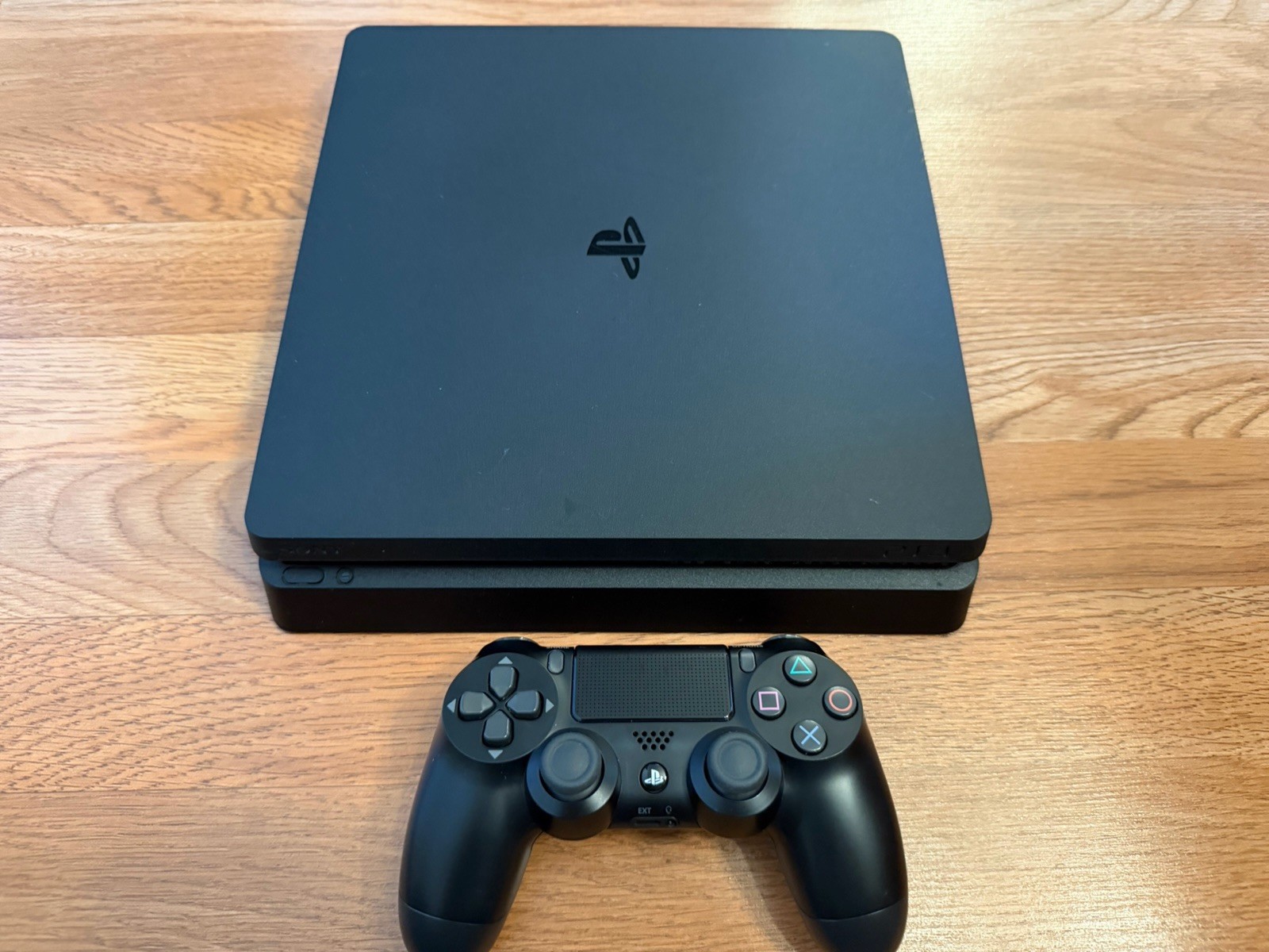Sony Playstation 4 PS4 Slim 1TB With Controller And Cords