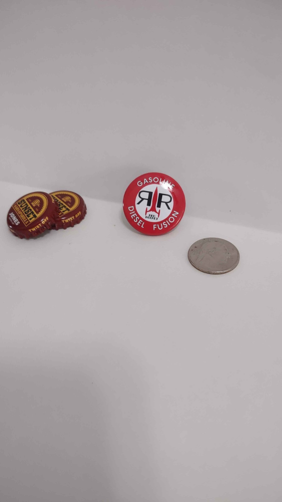 Fallout Red Rocket Gas Station Logo pinback button badge Fallout 3 Fallout 4