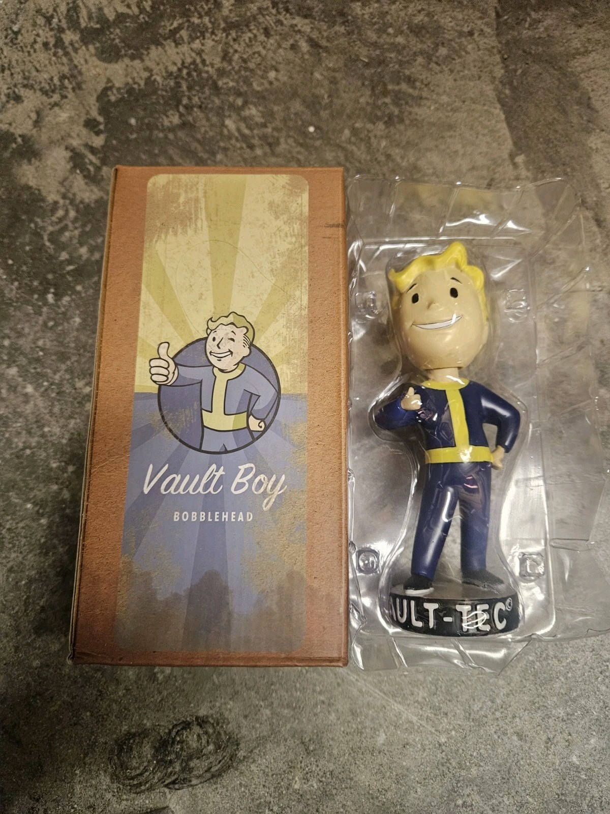 RARE Fallout Vault Boy Bobblehead 7″ Thumbs Up Vault 111