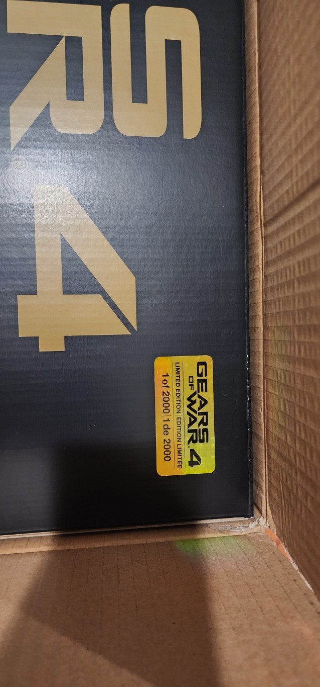 Gears of War Life-Size Gold Lancer Replica (no digital code)