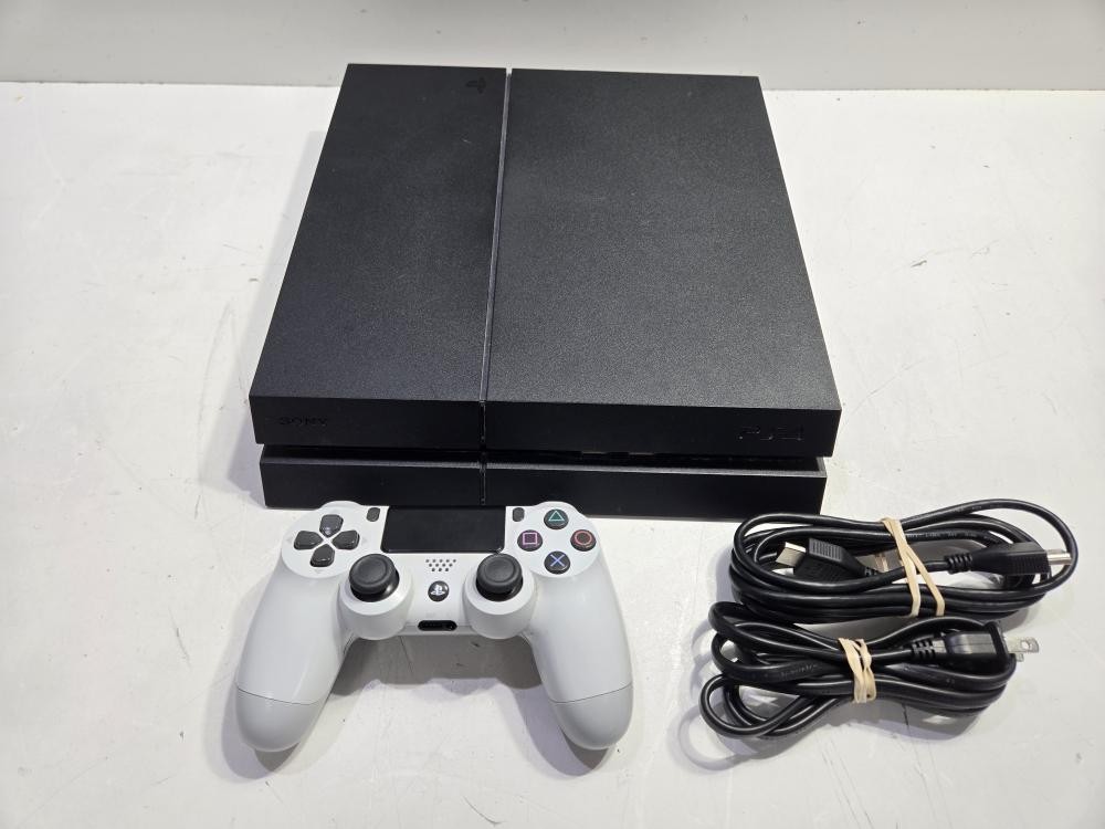 SONY PLAYSTATION 4 W/ACCESSORIES (P11035934)