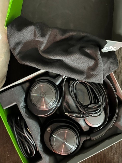 Steelseries Arctis Nova Pro open box