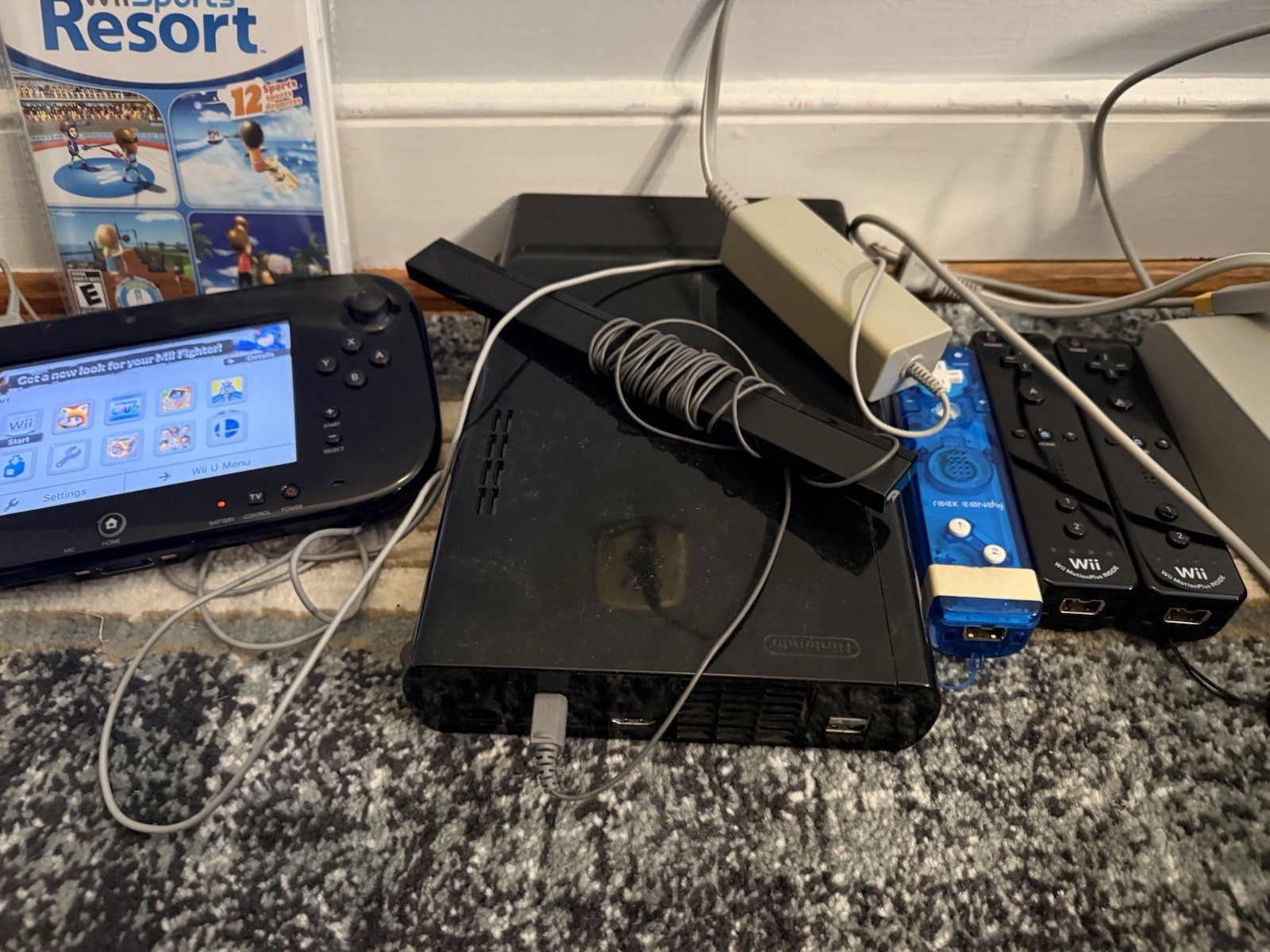 Nintendo Wii U Bundle w/ GamePad, Controllers & Wii Sports Resort