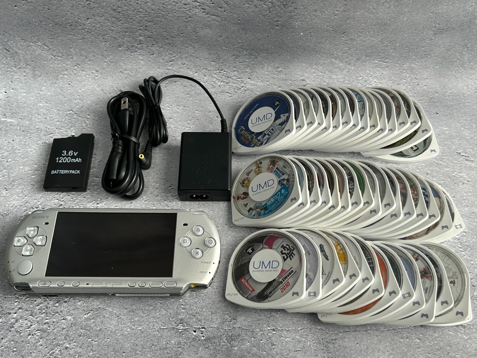 Sony PSP-3000 Console / battery＋charger＋memory stick random 3 games from US