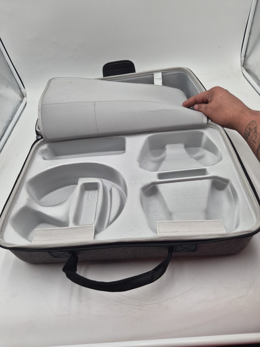 Hard Shell Carrying Case for PS5, PS5 Pro, 16″ x 11″ x 7″, Light Grey New