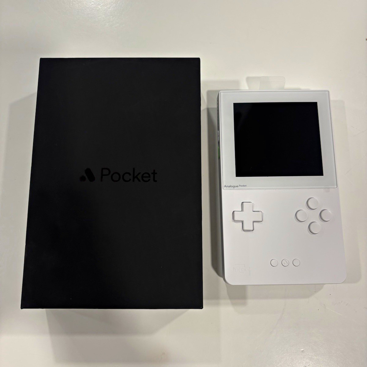 Analogue Pocket White Handheld Console 16GB USB-C Wi-Fi Region Free