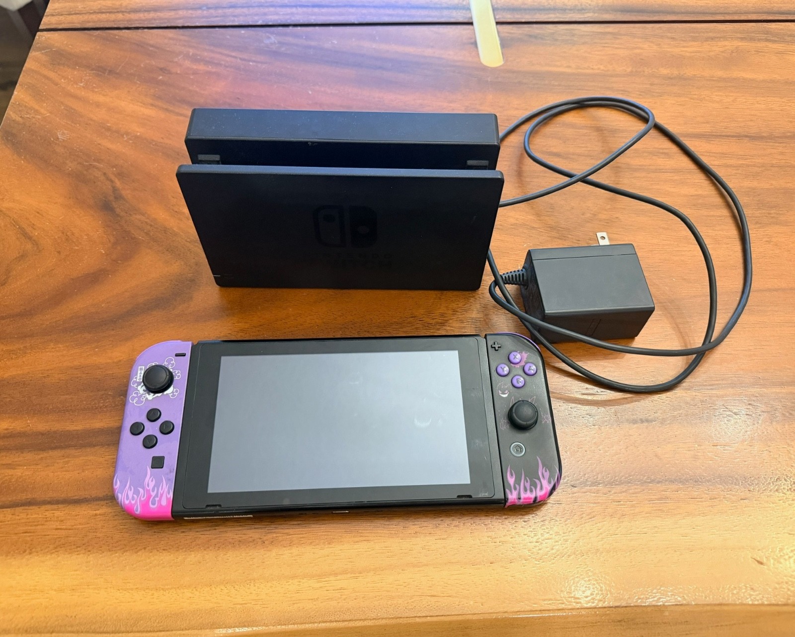 Nintendo Switch original, 2 remotes, charger, docking station, & 512 GB MicroSD