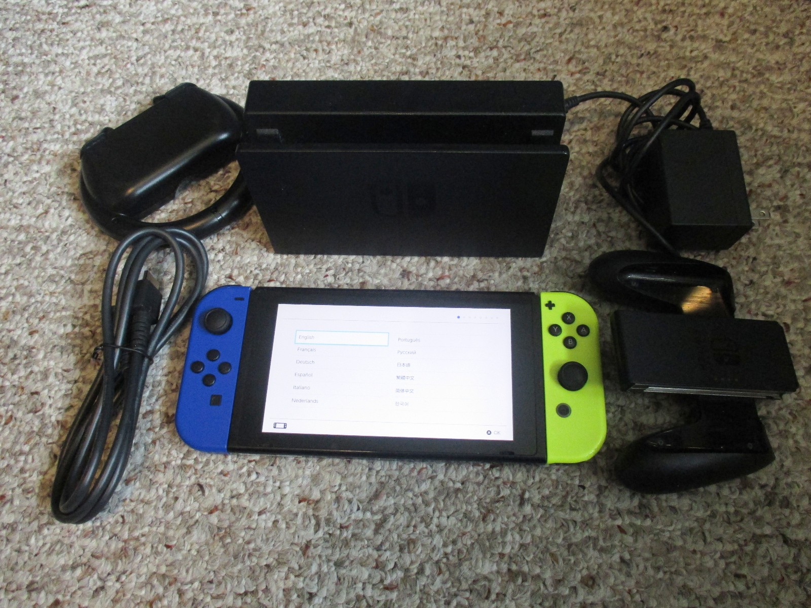 Nintendo Switch System 32GB Console w/Neon Yellow & Blue Joy-Cons +Case & Extras
